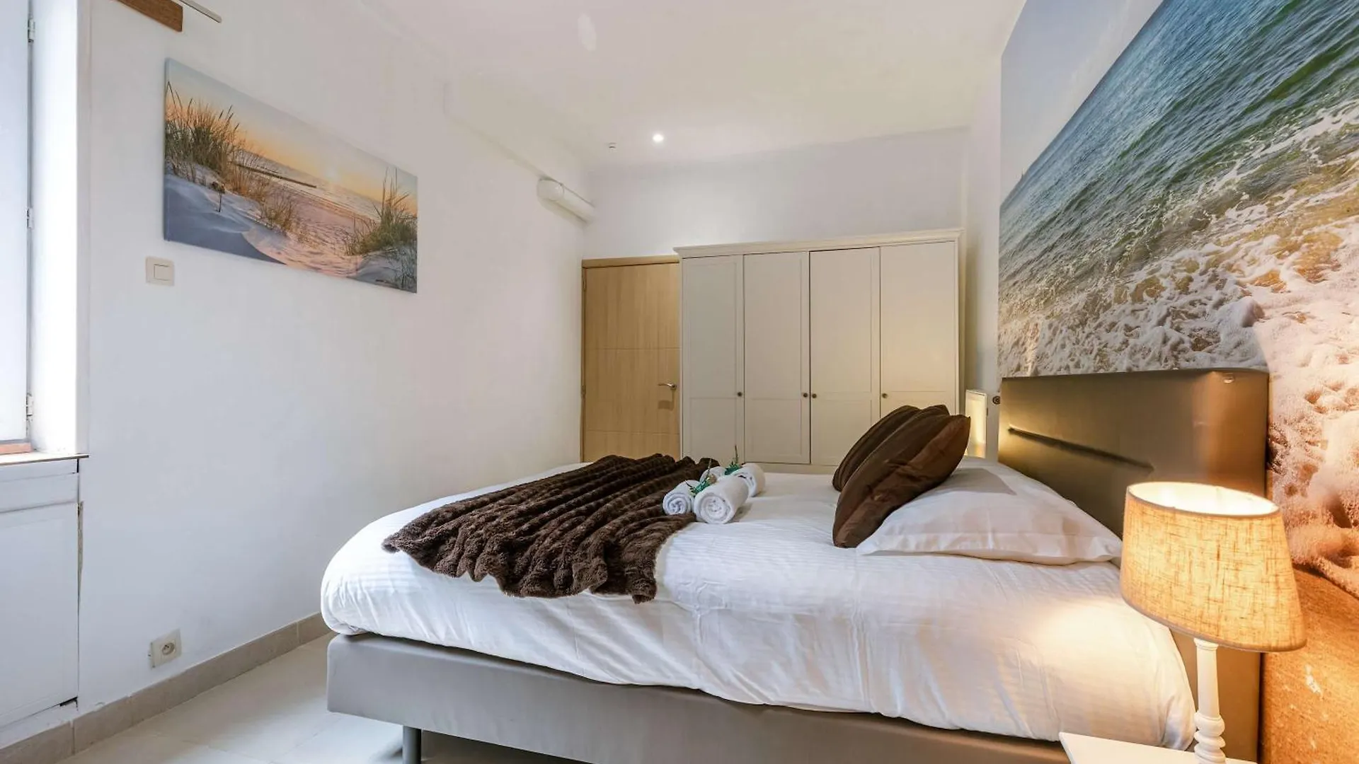 Huswell - Spacious Apartment With Terrace, Pets Are Welcome Ostend